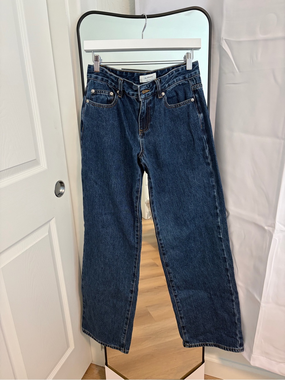 Low rise straight leg jean - Picture 3 of 4